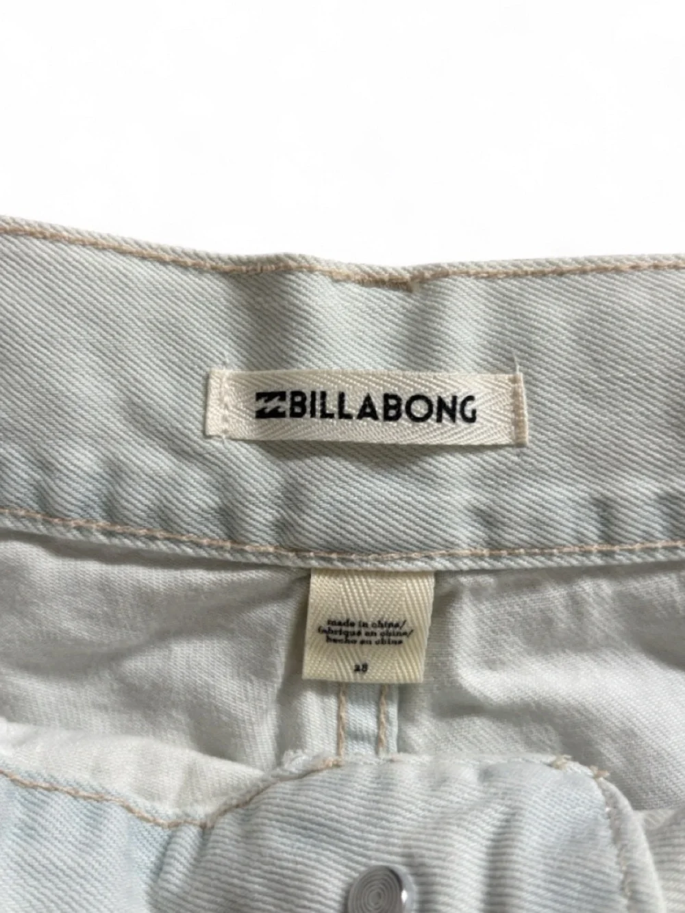 Billabong Light Wash High-Waist Denim Belted Shorts Tie Waist Cuffed Sz 28 Jorts